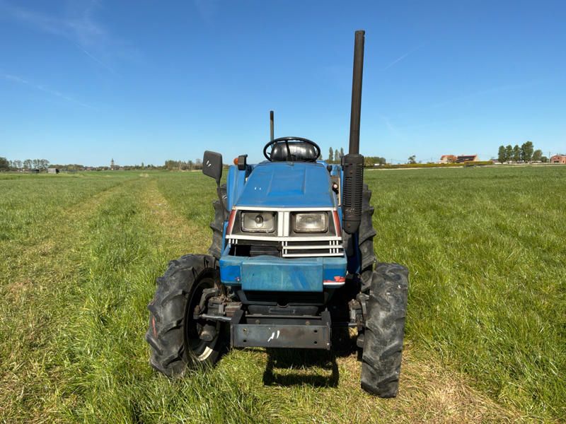 Iseki Landhope 240 Mini-Traktor mit Allradantrieb und Drehpflug