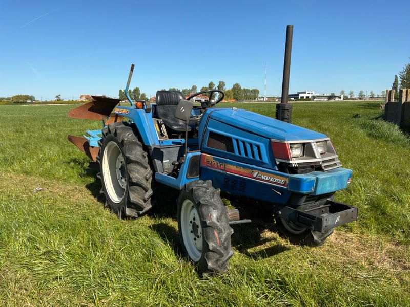 Iseki Landhope 240 Mini-Traktor mit Allradantrieb und Drehpflug