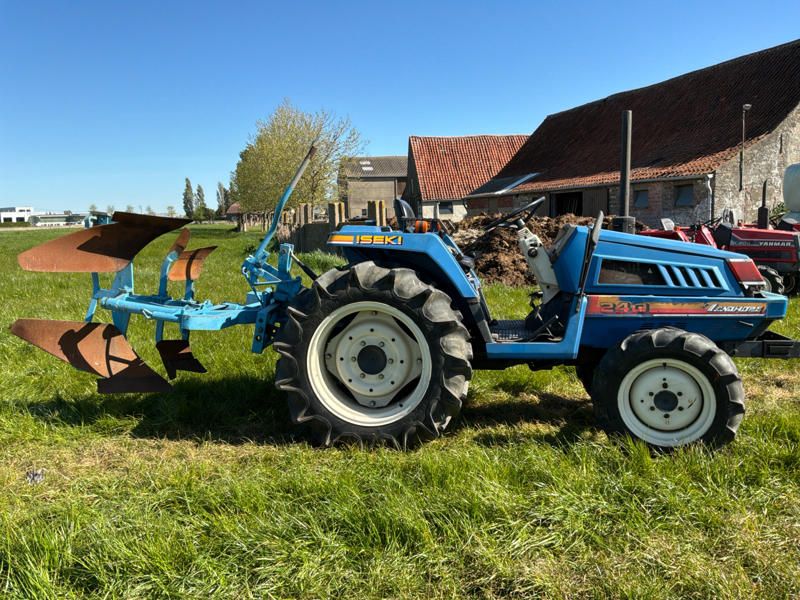 Iseki Landhope 240 Mini-Traktor mit Allradantrieb und Drehpflug
