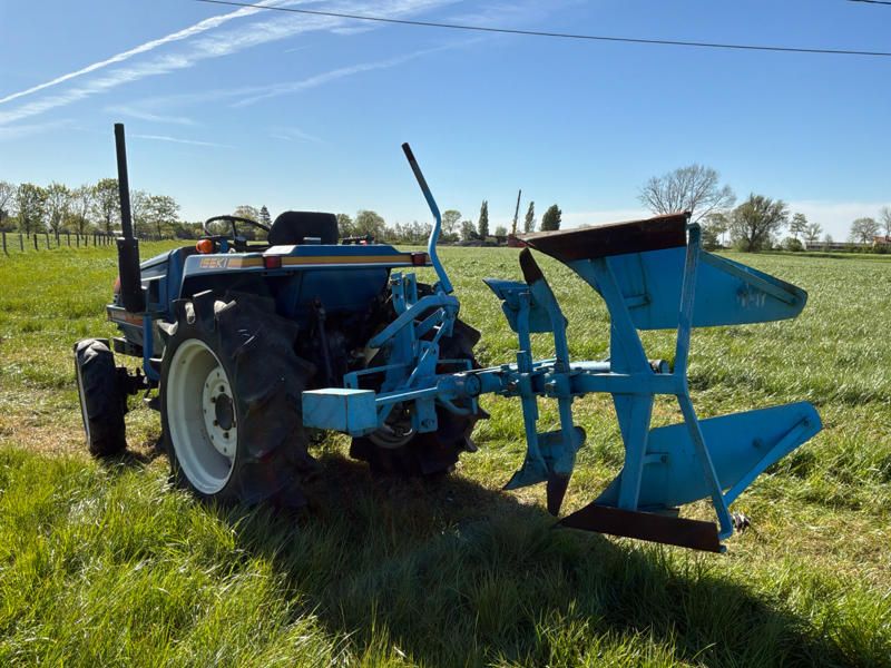 Iseki Landhope 240 Mini-Traktor mit Allradantrieb und Drehpflug