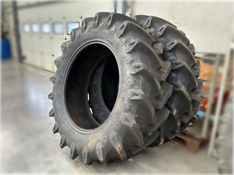 Pirelli TM700 520/70R38 tractor tire (2x)