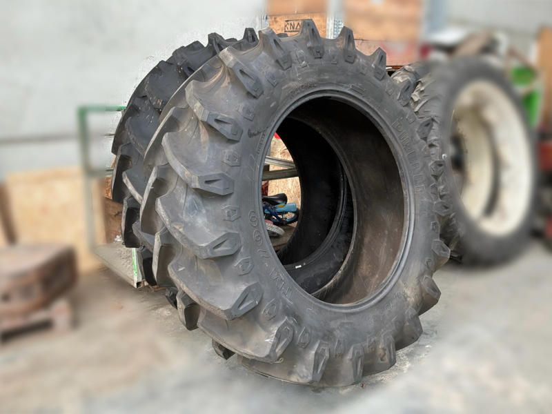 Pirelli TM700 520/70R38 tractor tire (2x)