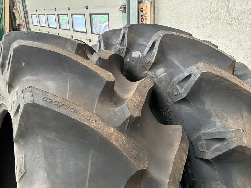 Pirelli TM700 520/70R38 tractor tire (2x)