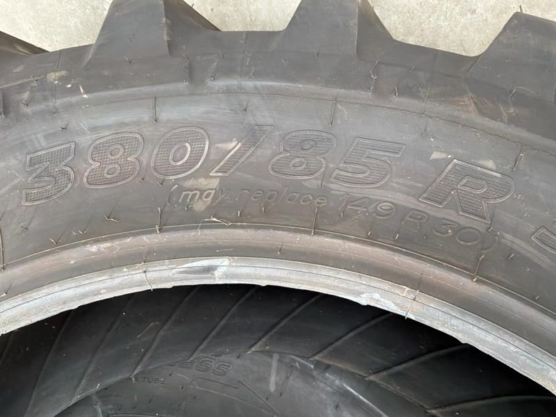 Pirelli TM700 520/70R38 tractor tire (2x)