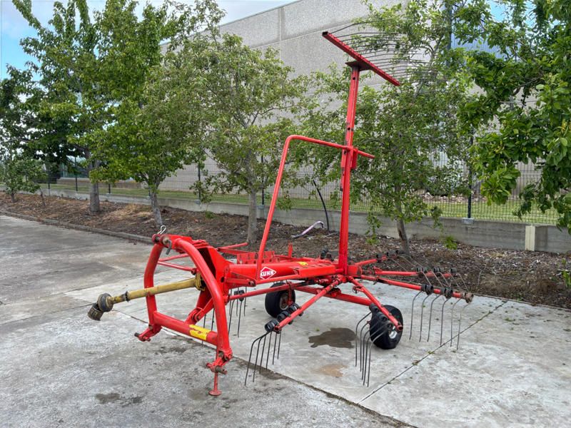 Kuhn GA301 GM getragener Schwader