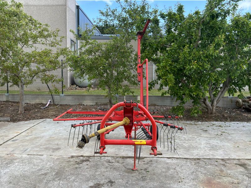 Kuhn GA301 GM getragener Schwader