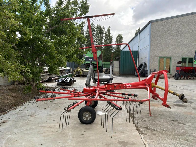 Kuhn GA301 GM getragener Schwader