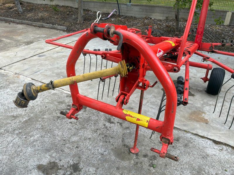 Kuhn GA301 GM getragener Schwader