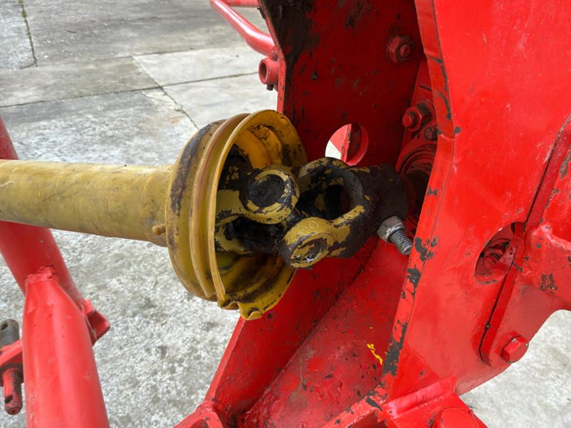 Kuhn GA301 GM getragener Schwader