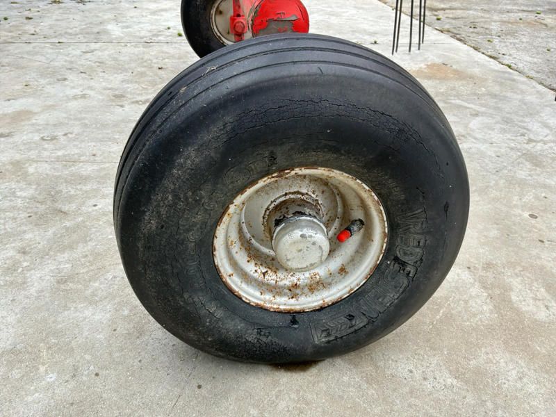 Kuhn GA301 GM getragener Schwader