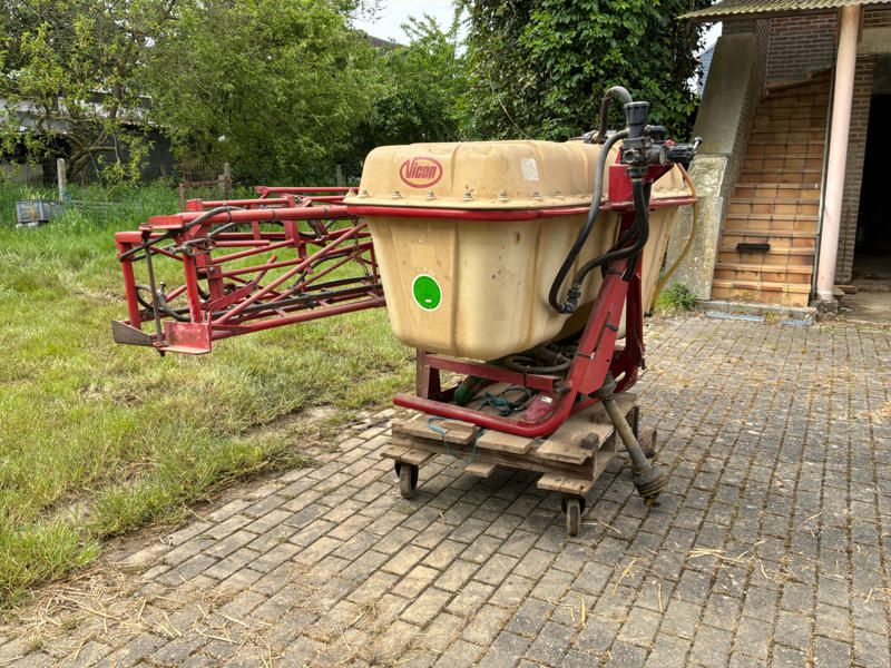 1989 Vicon LS400-1000 mounted sprayer