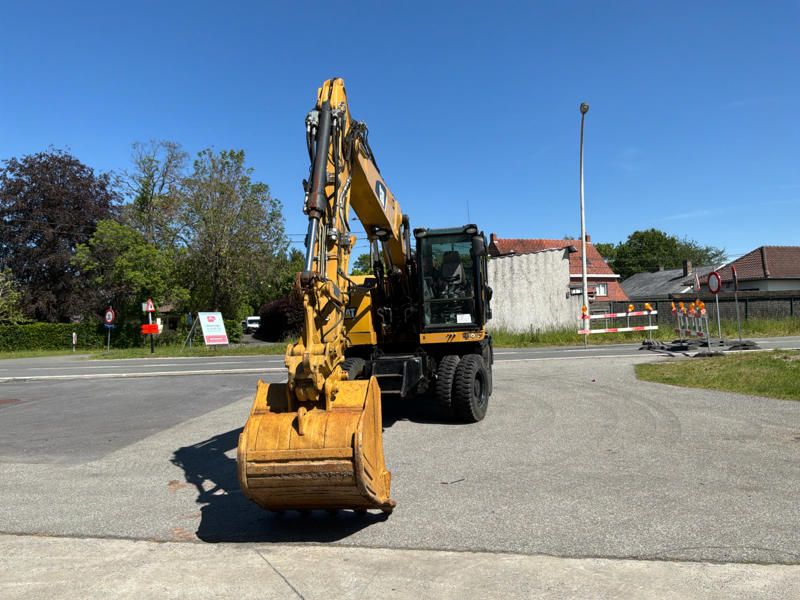 2016 Caterpillar M314F Reifenkran