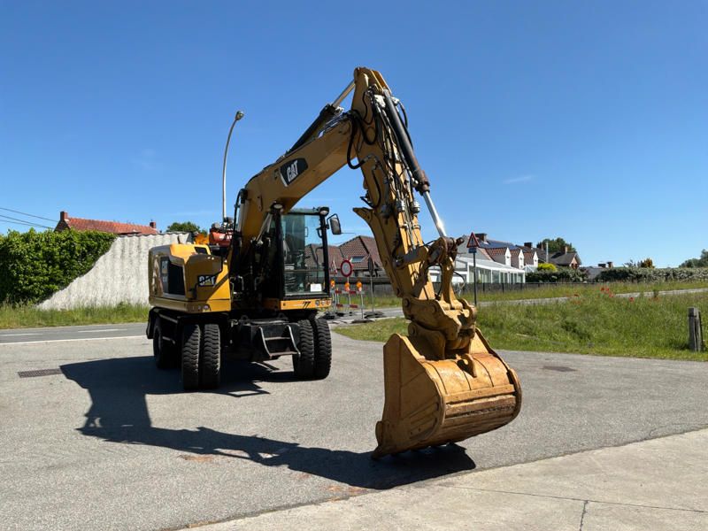 2016 Caterpillar M314F Reifenkran