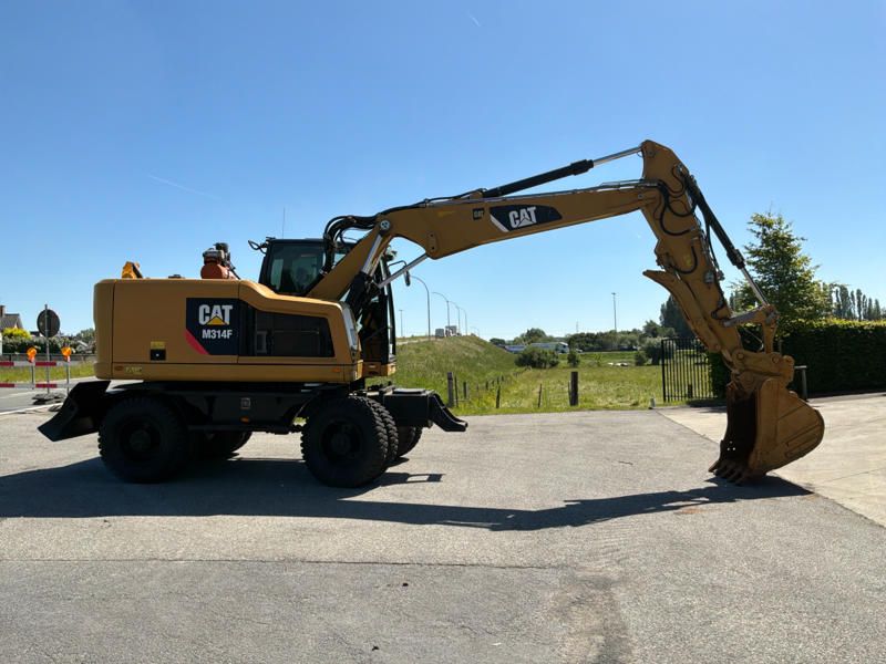 2016 Caterpillar M314F Reifenkran