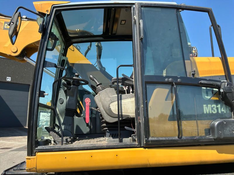 2016 Caterpillar M314F Reifenkran