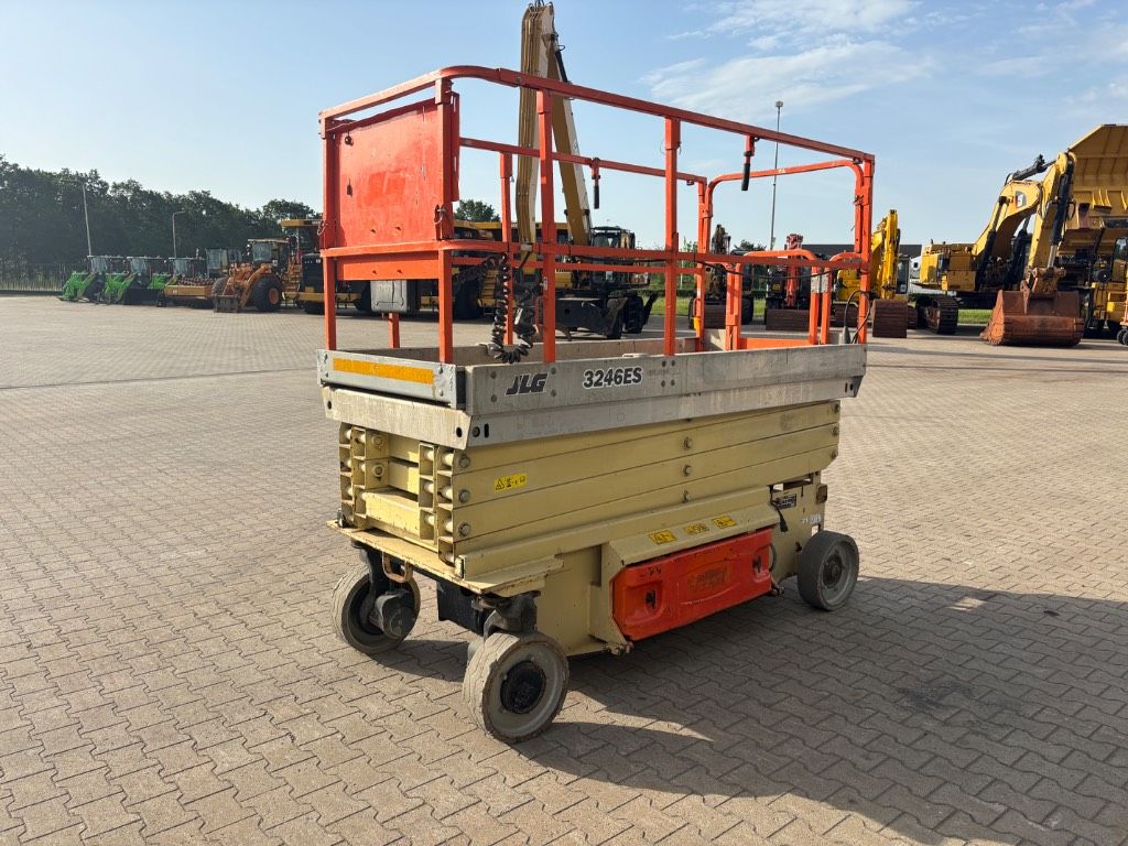 JLG 3246 ES