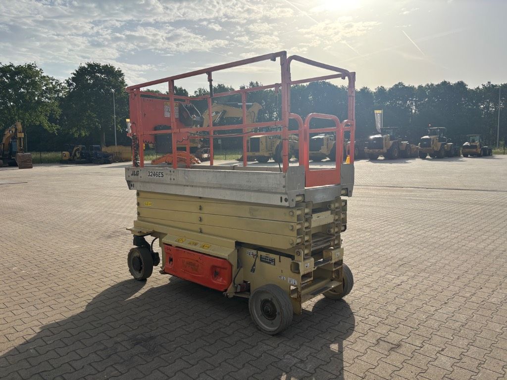 JLG 3246 ES
