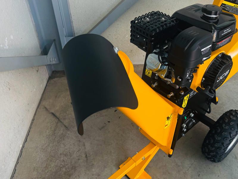JCB CH75100P professional wood chipper