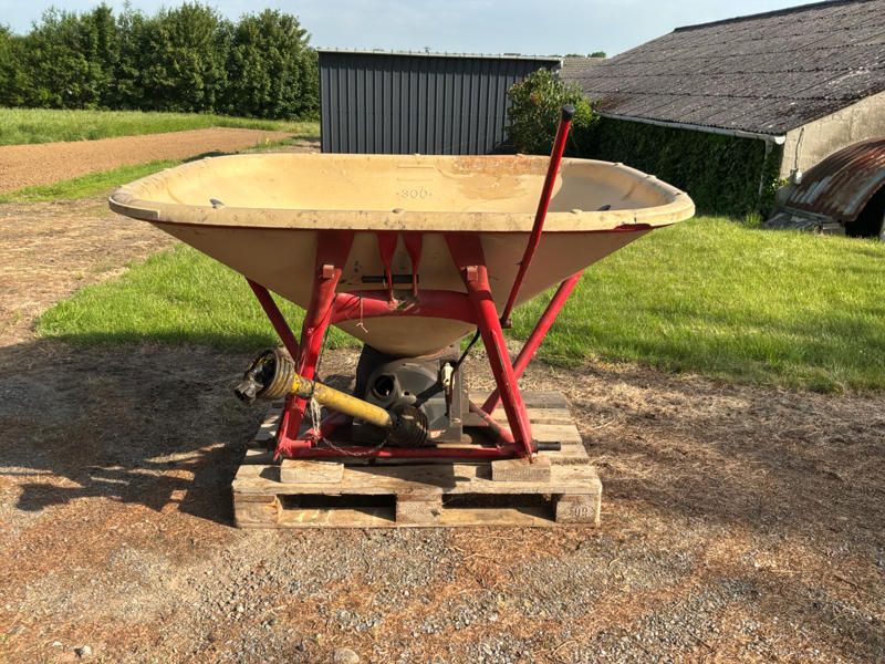 Vicon 76103 Fertilizer Spreader