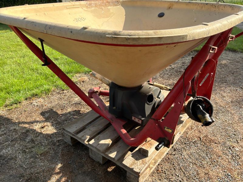 Vicon 76103 Fertilizer Spreader