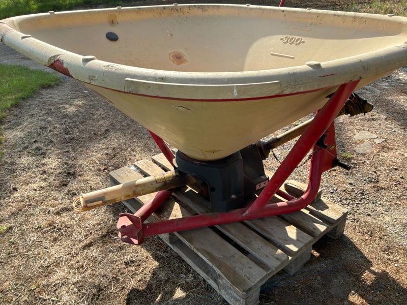 Vicon 76103 Fertilizer Spreader
