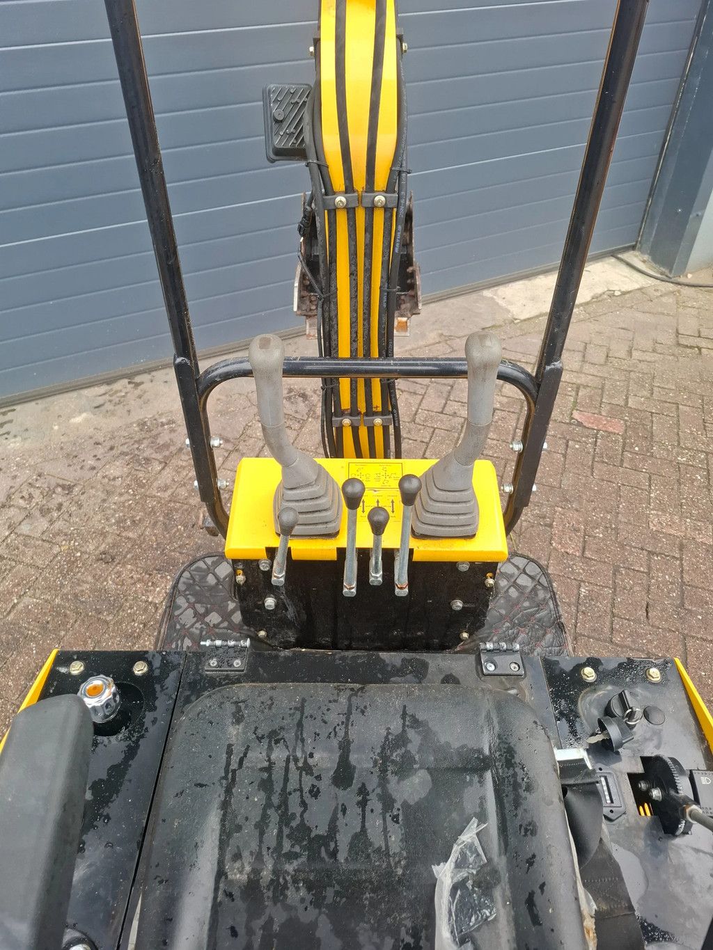 CMH HT10 Minigraver 1tons Gebruikt 2024