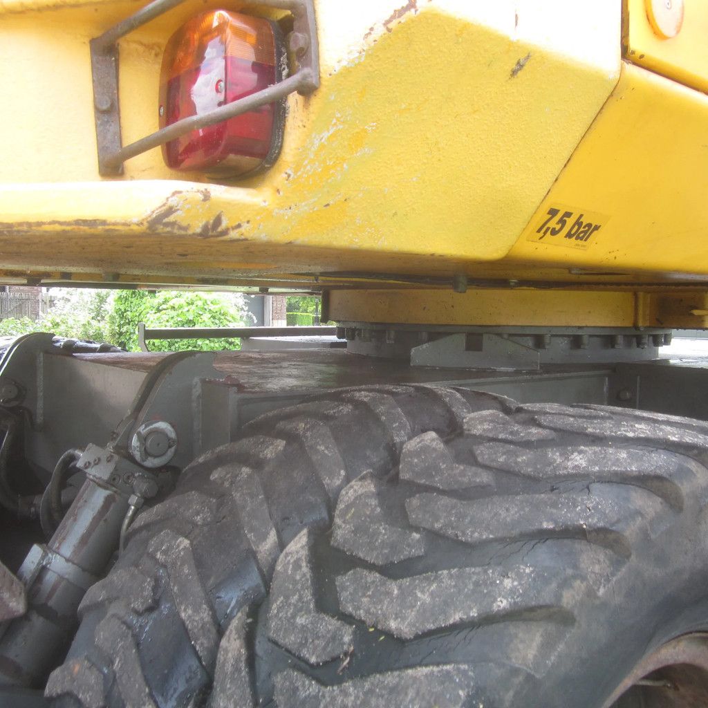 Sennebogen Mobiele kraan- Graafmachine SM13.
