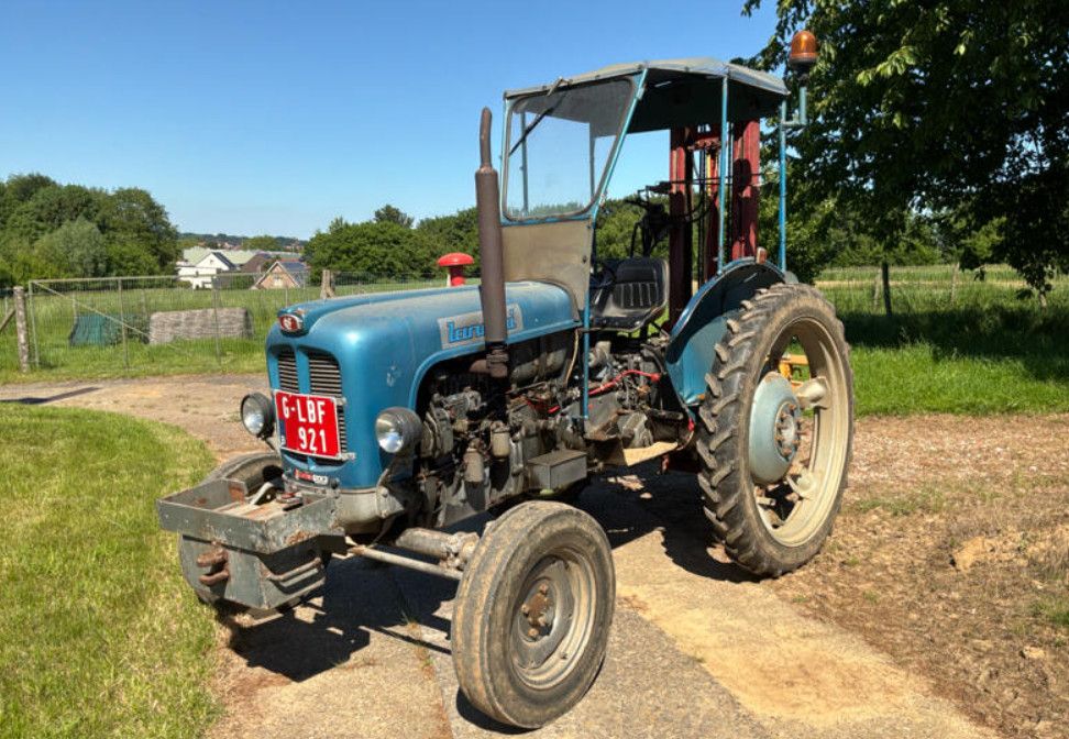 Landini oldtimer tractor and lift mast