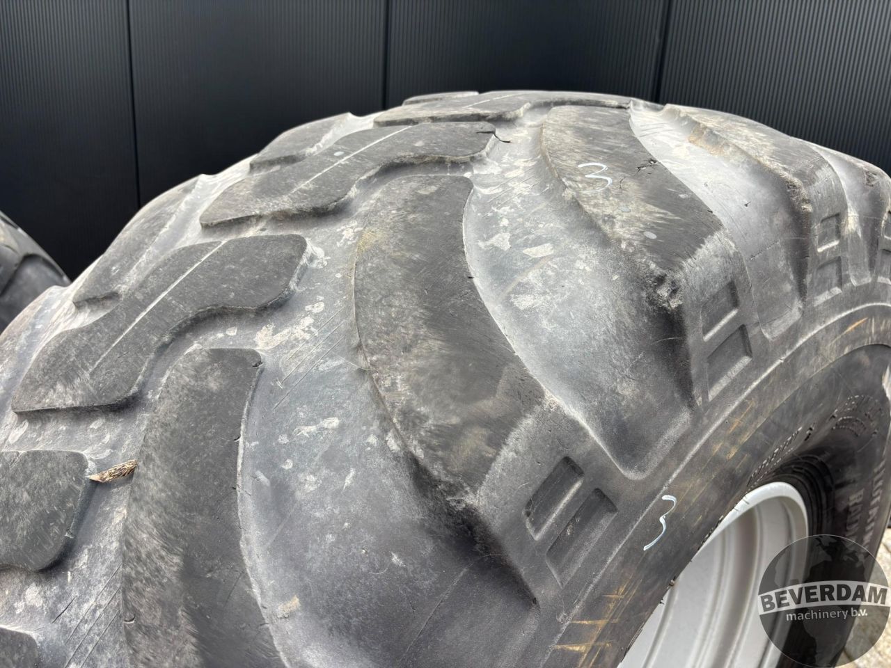 6x Alliance 650/65R30.5