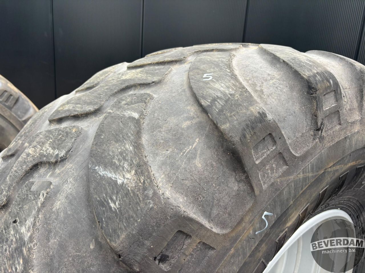 6x Alliance 650/65R30.5