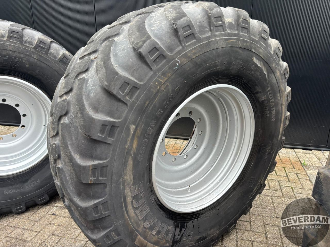 6x Alliance 650/65R30.5