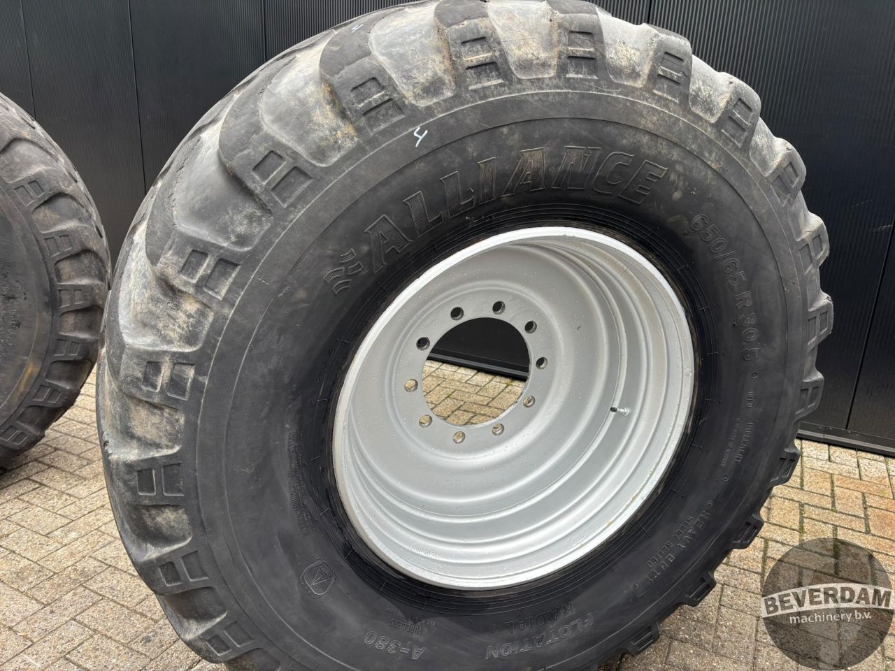 6x Alliance 650/65R30.5