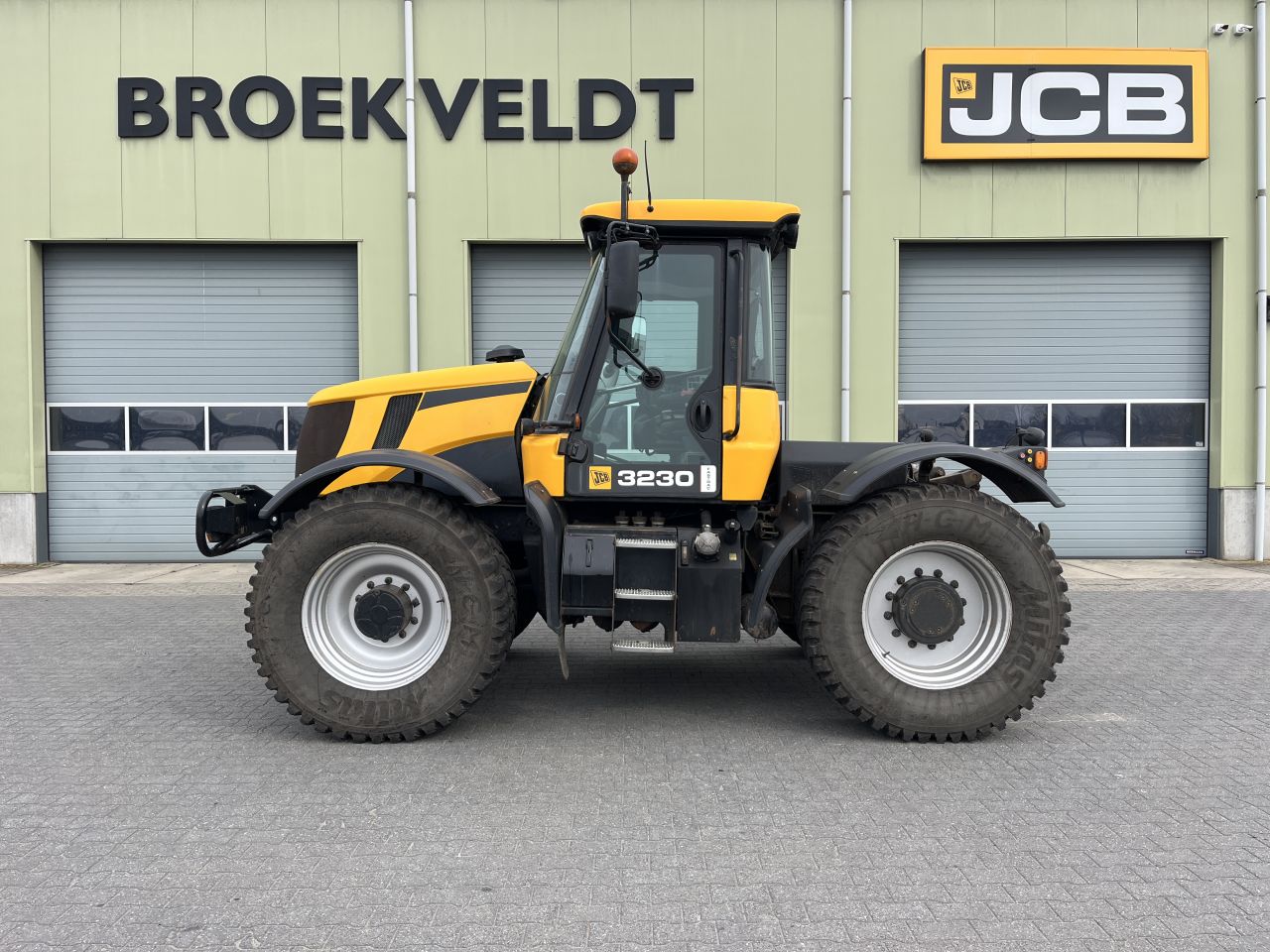 JCB Fastrac 3230 PLUS 65 km/h