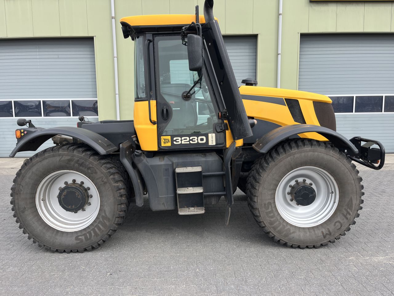 JCB Fastrac 3230 PLUS 65 km/h
