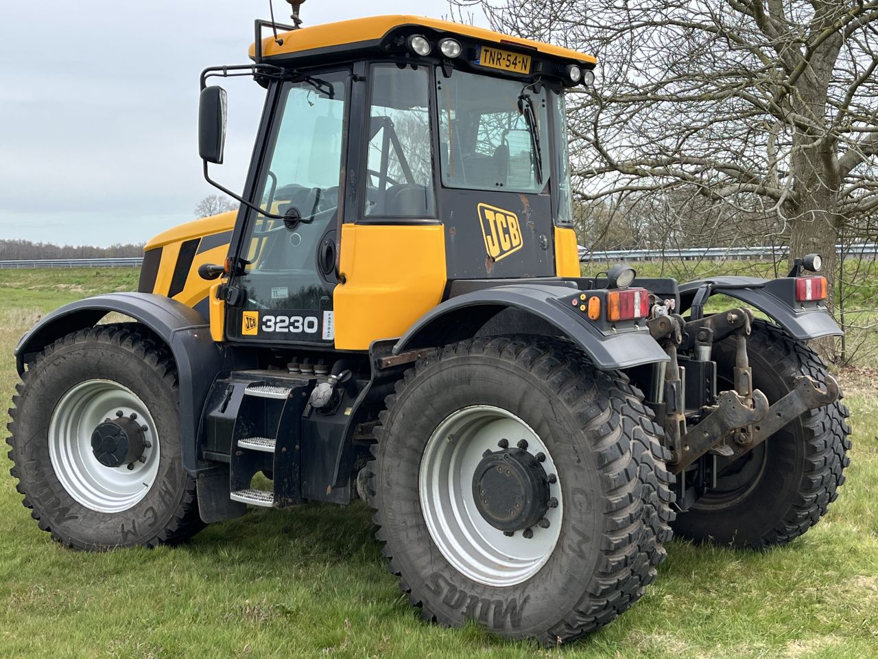 JCB Fastrac 3230 PLUS 65 km/h
