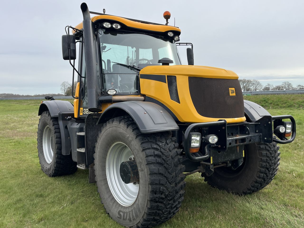 JCB Fastrac 3230 PLUS 65 km/h