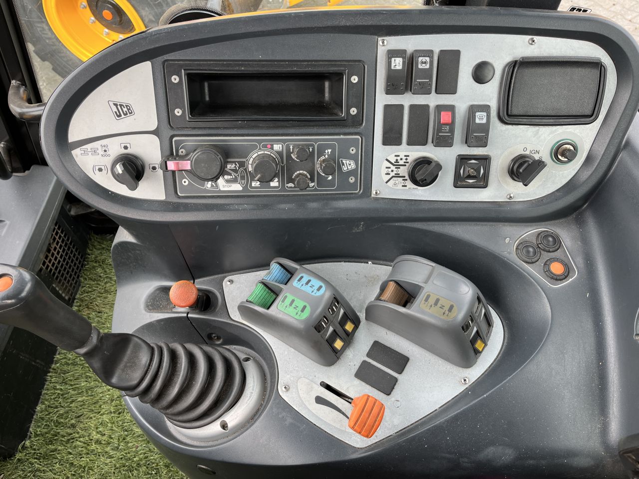 JCB Fastrac 3230 PLUS 65 km/h