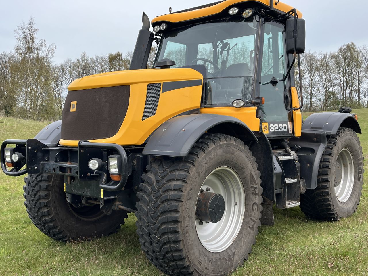 JCB Fastrac 3230 PLUS 65 km/h