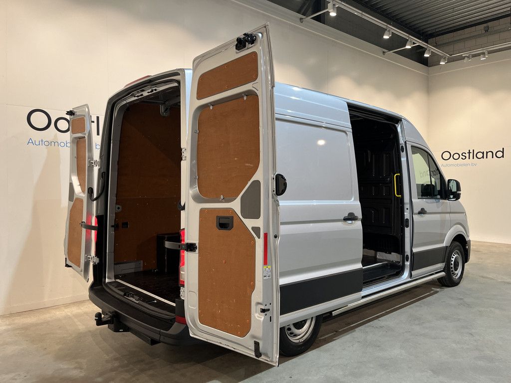 Volkswagen Crafter 35 2.0 TDI L3H3 140 PK Automaat / Euro 6 / Trekhaak 3.000 KG / Airco / Cruise Control / PDC / CarPlay / Navigatie / 3-Zits / 56.200 km !!