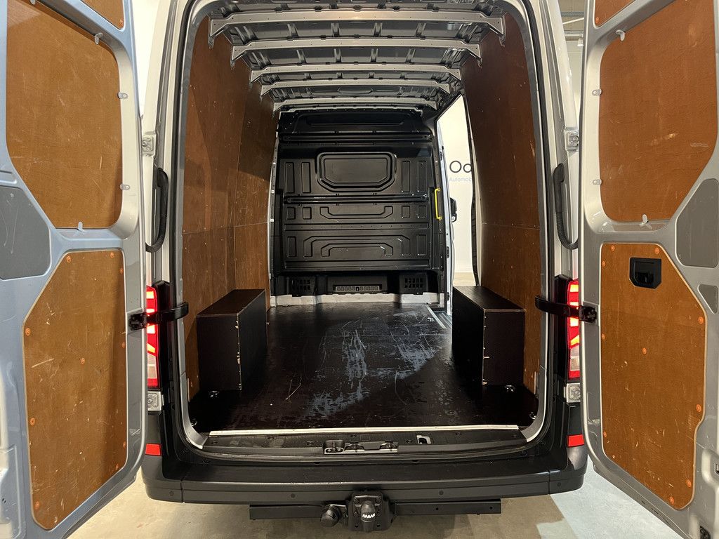 Volkswagen Crafter 35 2.0 TDI L3H3 140 PK Automaat / Euro 6 / Trekhaak 3.000 KG / Airco / Cruise Control / PDC / CarPlay / Navigatie / 3-Zits / 56.200 km !!