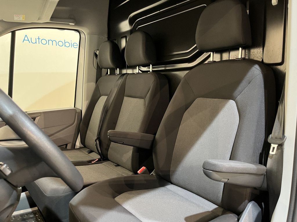 Volkswagen Crafter 35 2.0 TDI L3H3 140 PK Automaat / Euro 6 / Trekhaak 3.000 KG / Airco / Cruise Control / PDC / CarPlay / Navigatie / 3-Zits / 56.200 km !!