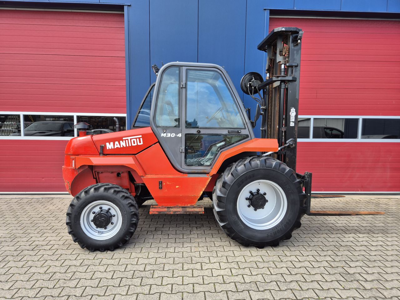 MANITOU M30-4 RUWTERREIN HEFTRUCK 3TONS 4X4 MET KENTEKEN