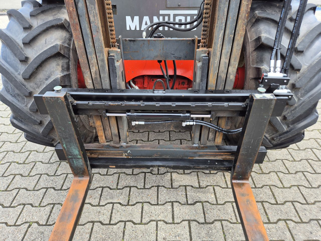 MANITOU M30-4 RUWTERREIN HEFTRUCK 3TONS 4X4 MET KENTEKEN