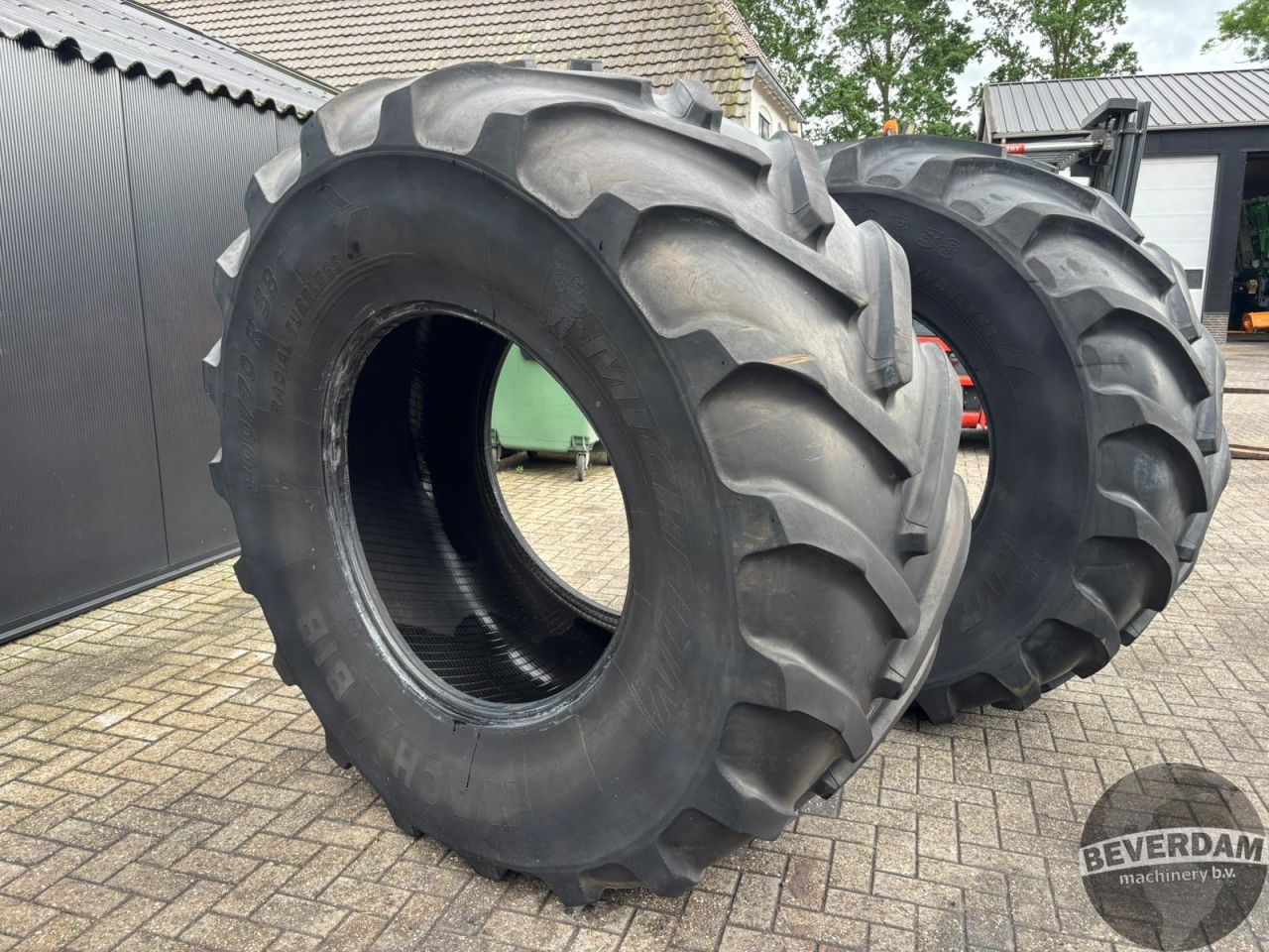 2x Michelin MachXbib 800/70R38