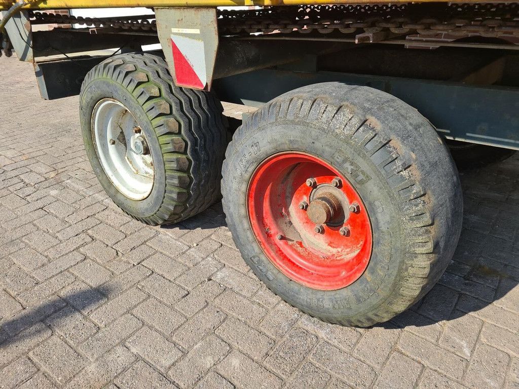 Self-loading wagon