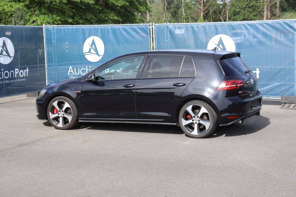 Passenger car Volkswagen Golf GTI Petrol 230hp 2016 (Margin)
