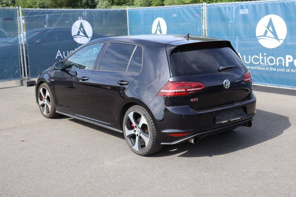 Passenger car Volkswagen Golf GTI Petrol 230hp 2016 (Margin)