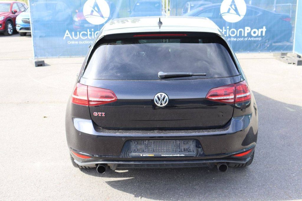 Passenger car Volkswagen Golf GTI Petrol 230hp 2016 (Margin)