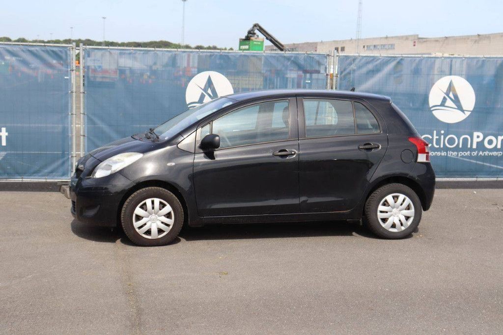 Pkw Toyota Yaris Benzin 69 PS 2011 (Marge)