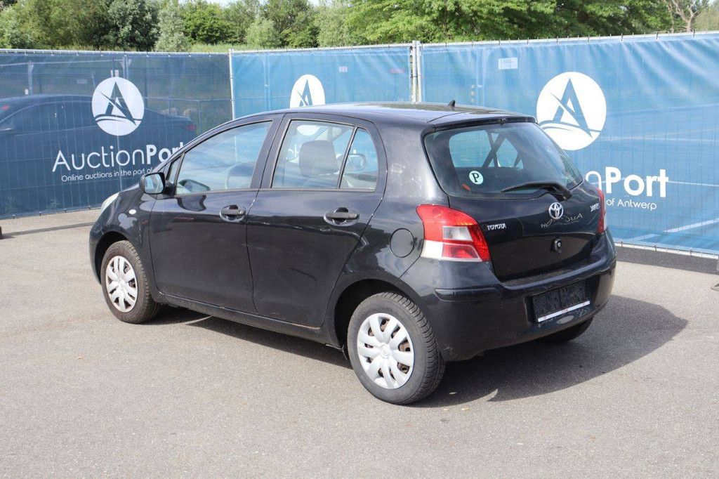 Pkw Toyota Yaris Benzin 69 PS 2011 (Marge)